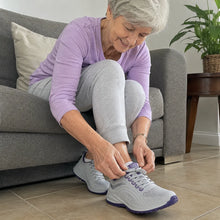 Lade das Bild in den Galerie-Viewer, FeelFree Slip-On – Orthopädische Komfort-Sneaker | Reinschlüpfen &amp; schmerzfrei durch den Tag